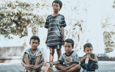 kids-on-street